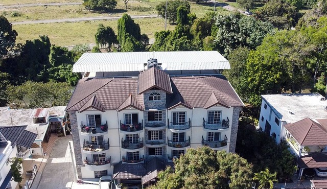 Come to enjoy this fully renovaded 3-bedroom apartment full of amenities.n