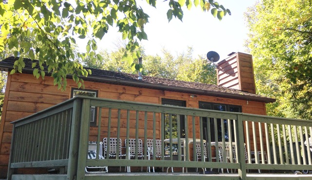 Come To Me Inn - Cozy Peaceful Lakefront Cabin, Get Away & Be On Lake Time.