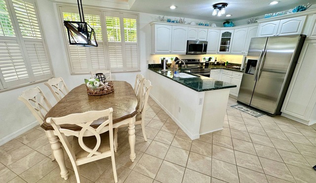 Come to paradise and enjoy this amazing 3 bedroom 2 1/2 bath located on the Blvd.