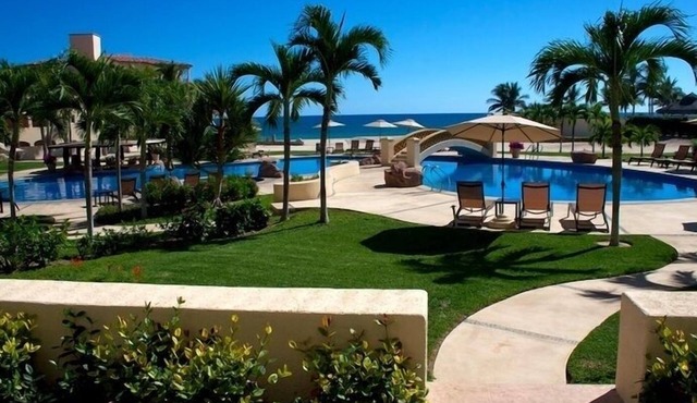 COME to the best spot in Mexico! Celebrate Labor Day In beautiful Los Cabos!