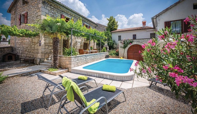 Come to the countryside of Istria and enjoy a relaxing vacation in a quiet area.