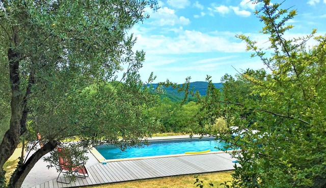 Come to this beautiful vacation home with private pool, located near the Ardèche Gorge and Barjac.
