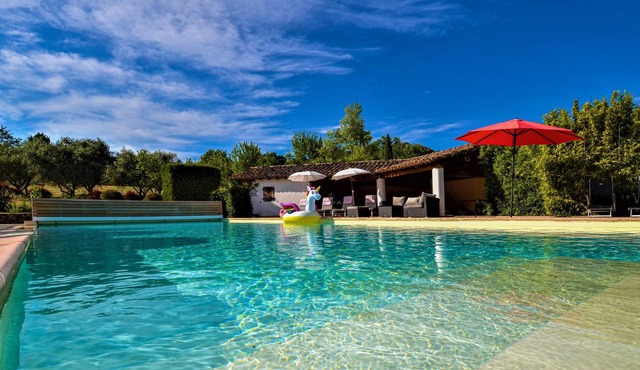 Come to this country estate in a magical place, located in the Cascades du Sautadet nature reserve i