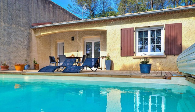 Come to this lovely vacation home with air conditioning and private pool in the commune of Montfauco