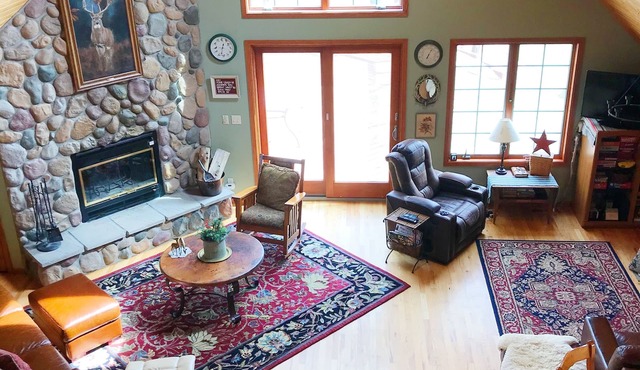 Come to Where the Eagles Soar! Firewood included with winter stays!