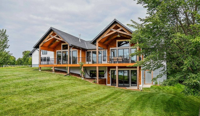 Come vacation on Long Lake in this beautiful home!