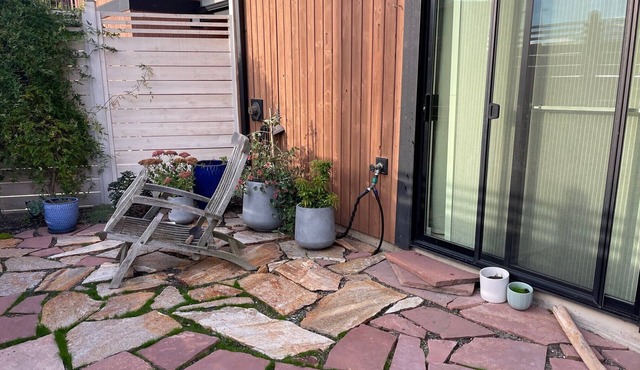 Come visit the best beach in Seattle! Private 1 bed/1 bath studio apartment