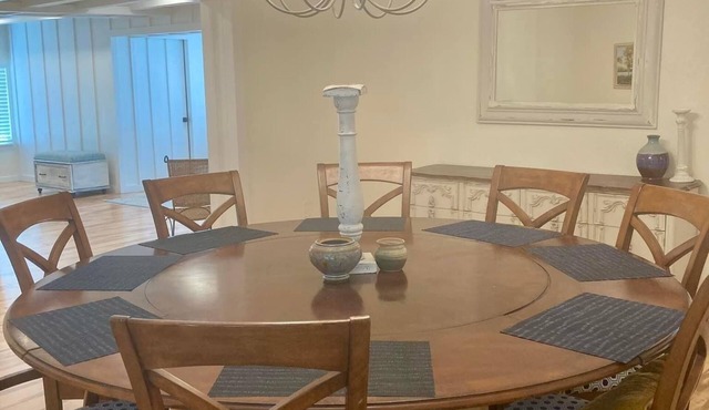 Come visit this Amazing Cottage on Beautiful Lake Reedy!