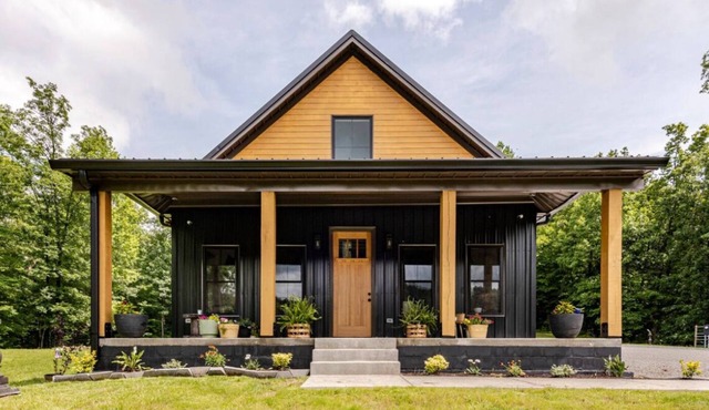 Come visit Whiskeys Hideaway, a beautiful getaway located In Bourbon country