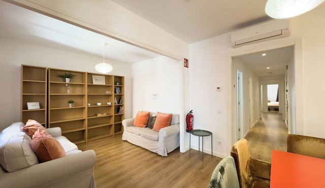 Comfortable 3-bedroom apartment with terrace, close to the center