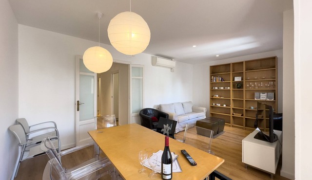 Comfy 4 bedroom apartment minutes from the city center