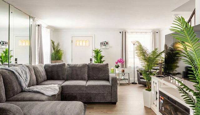 ComfiNook Retreat- 3BR Near PHL Airport + Parking + WiFi + AC