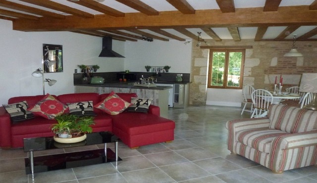 Comfortable, character Riverside Apartment with stunning River and Garden views