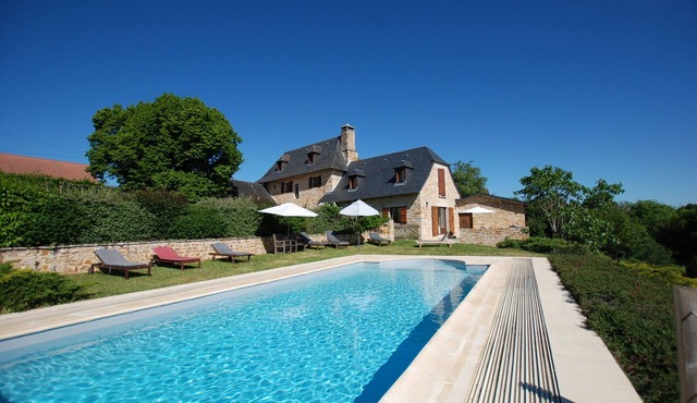 Comfortable Périgourdine house, weekly rental, swimming pool and sauna
