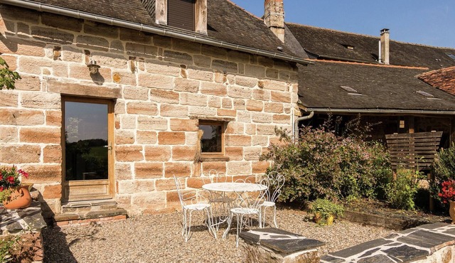 Comfortable gîte with swimming pool