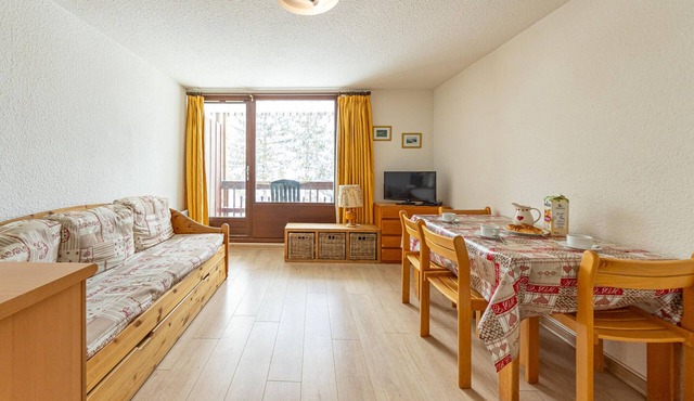 Comfort studio for 4, slopeside, south-facing balcony