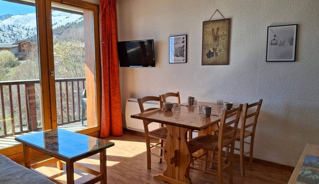 Comfortable 2-BR Apt at the Foot of the Slopes