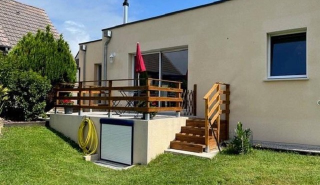 Comfortable house near beach with parking and pets allowed