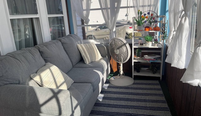 Comford area bedroom with full bathroom living room dining room near station