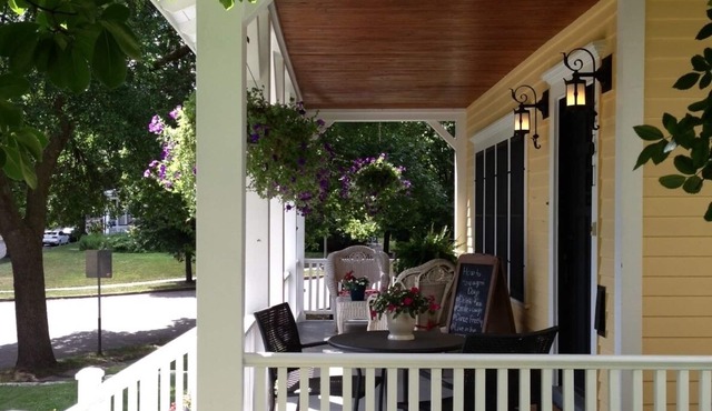 COMFORT and CHARM - Stay in St. Paul's FAVORITE rental in historic Summit Hill!