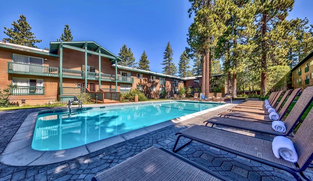 Comfort and Convenience! 2 Relaxing Units, Free Breakfast, Pets Allowed