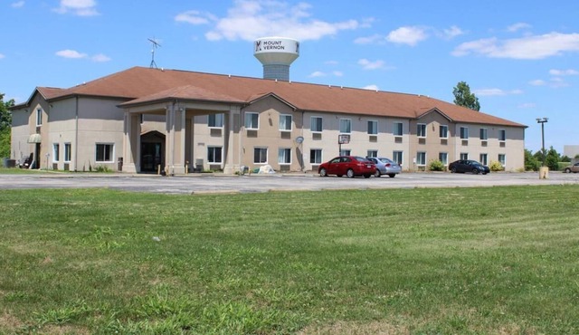 Comfort and Convenience! Free Breakfast, Free Parking, Near Cypress Slough