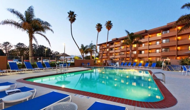 Comfort and Convenience! Amazing Unit. Close to Santa Maria Civic Theatre!