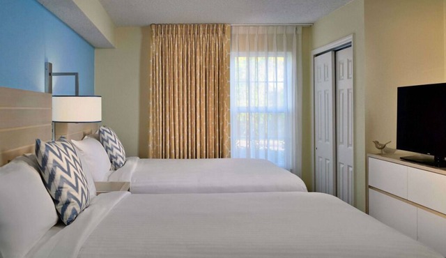 Comfort and Convenience! 3 Serene Units! Pets Allowed, FREE Parking!