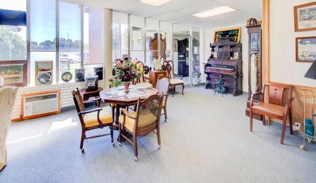 Comfort and Convenience! Free Parking Onsite, Pet-Friendly Property