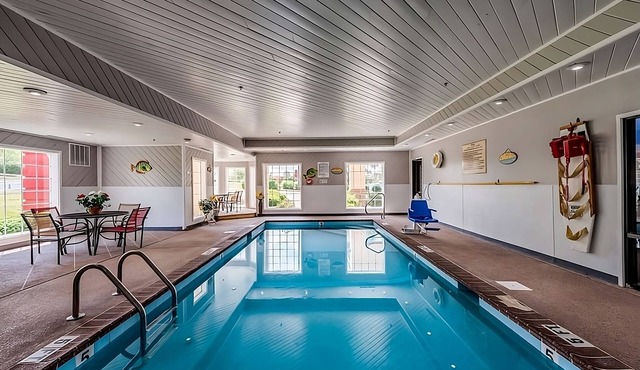 Comfort and Convenience! Free Breakfast, Free Parking, Close to Loudoun House