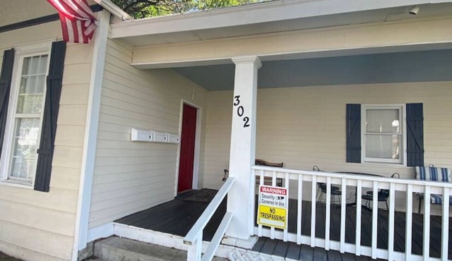Comfort and Convenience! Close to Downtown Spfd.