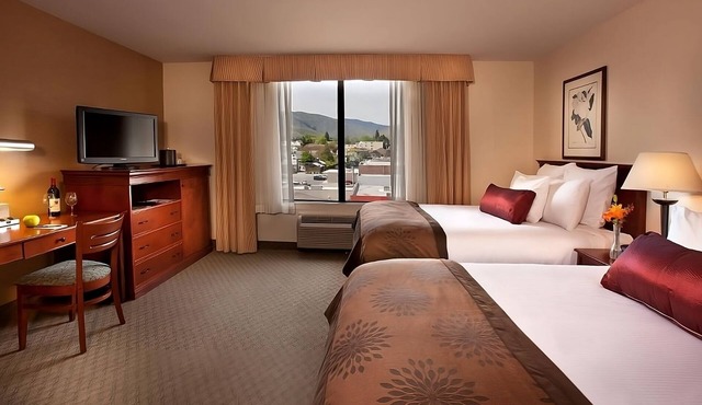 Comfort and Convenience! Free Breakfast, Pet-Friendly Room, Indoor/Outdoor Pool