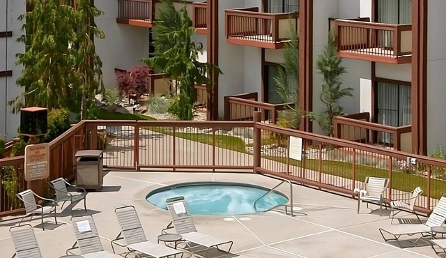 Comfort and Convenience! Pets Allowed, Outdoor Pool, Free Parking