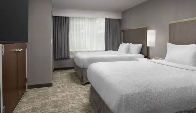 Comfort and Convenience! Free Onsite Parking, Pets Allowed, Free Breakfast