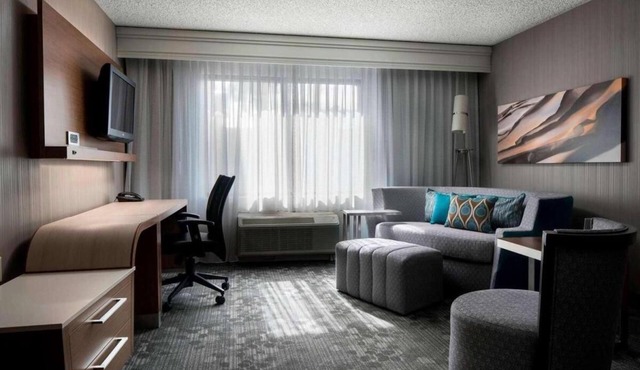 Comfort and Convenience! Four Relaxing Units, Swimming Pool, Pets are Welcome!