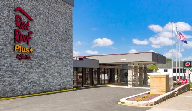 Comfort and Convenience! Free Onsite Parking, Pets Allowed