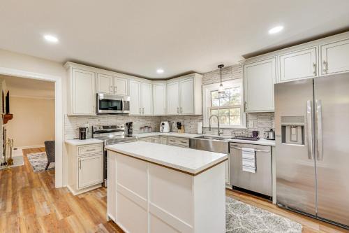 Comfort and Convenience! Home 3 Mi to Dtwn Wilson