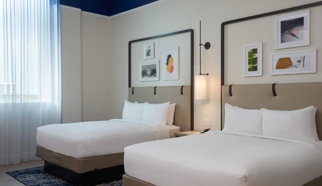 Comfort and Convenience! Outdoor Pool, Onsite Bar, Pets Allowed