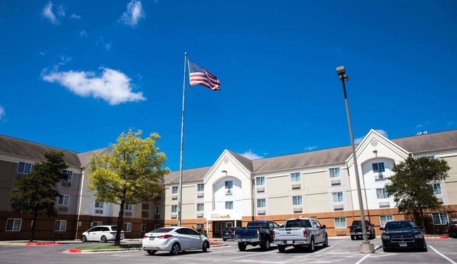 Comfort and Convenience! 2 Comfortable Units, Near Congress Avenue Bridge