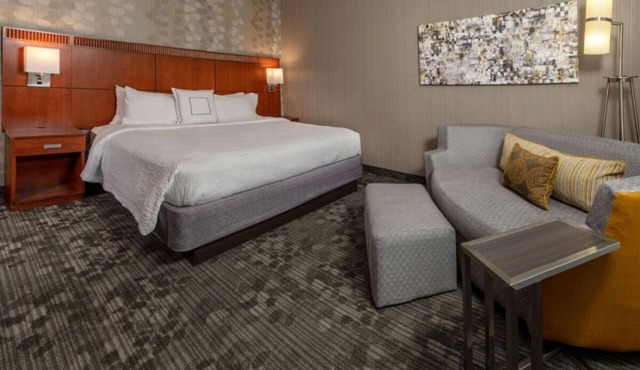 Comfort and Convenience! Free Onsite Parking, Pets Allowed, Free Pool