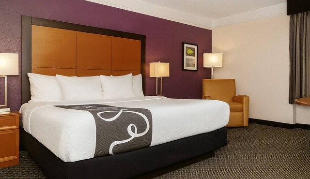Comfort and Convenience! Enjoy Pool Access and Free Parking
