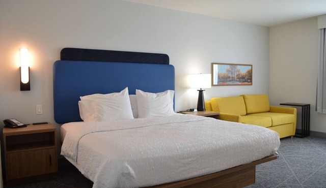 Comfort and Convenience! Free Breakfast, Pool!