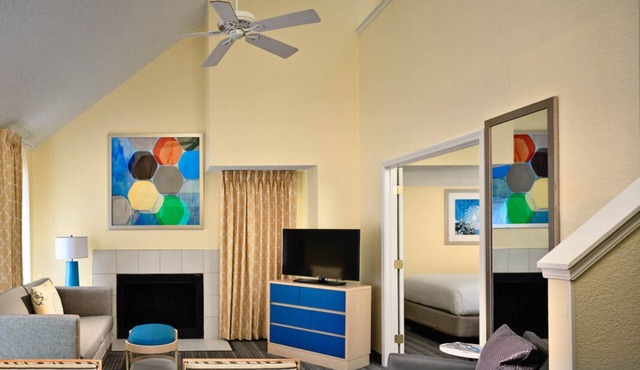 Comfort and Convenience! 2 Modern Units, Pet-Friendly, Near Park Place Mall