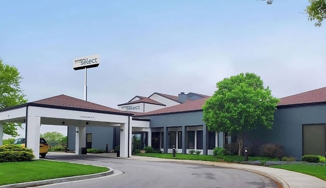 Comfort and Location! Free Parking! Near Overland Park Convention Center!