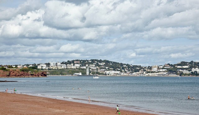 Comfort and luxury in a sea front location with panoramic sea views.