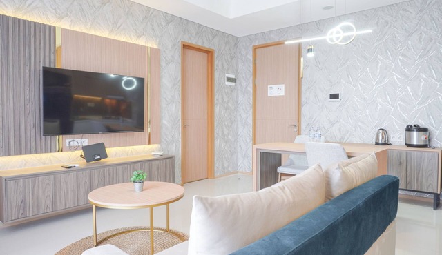 Comfort And Modern Look 2Br At 26Th Floor Samara Suites Apartment