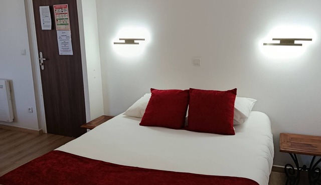 Comfort and Relaxation! Free Parking, Minutes to La Malmaison Art Center