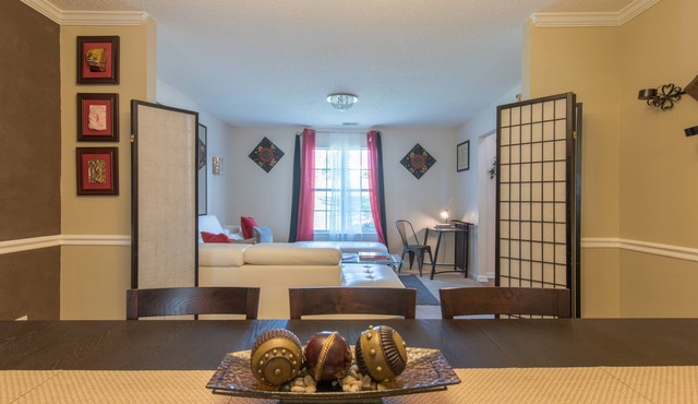 Comfort and Style on the Colonnade