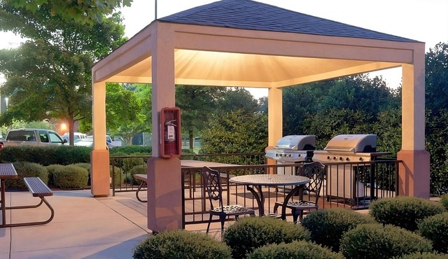 Comfort and Value! 3 Relaxing Hotel Units, Near Great Lakes Naval Station