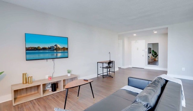 Comfort at Crystal City - Amazing Apartment W gym